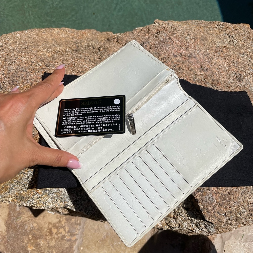 Chanel Wallet - Picture 2 of 9